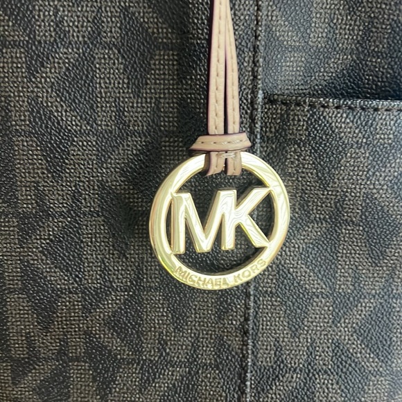 Michael Kors Tote- used, good condition - Picture 2 of 6
